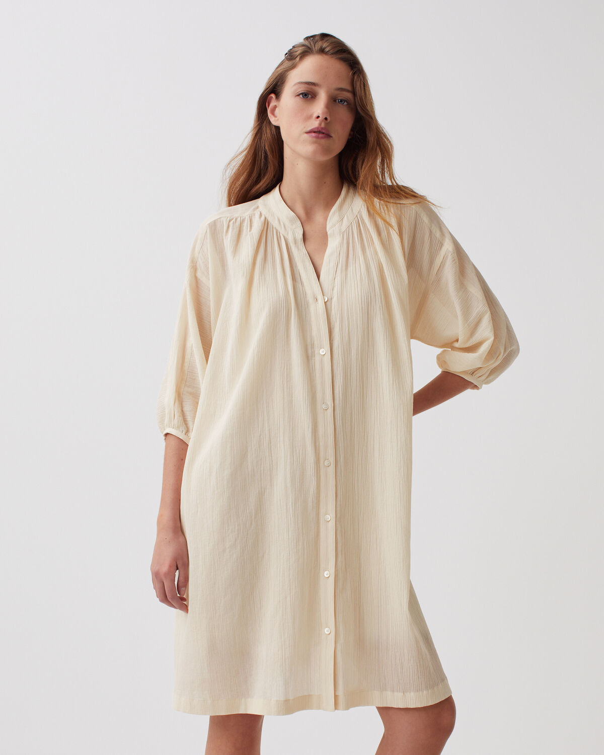 Robe ample courte en coton froissé - J300 NATURAL - 1