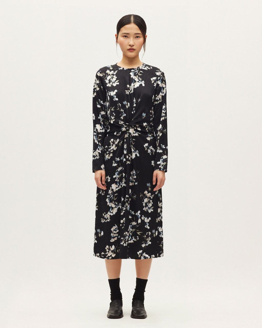 Robe midi satinée - K091 LEAVES BLACK - 1