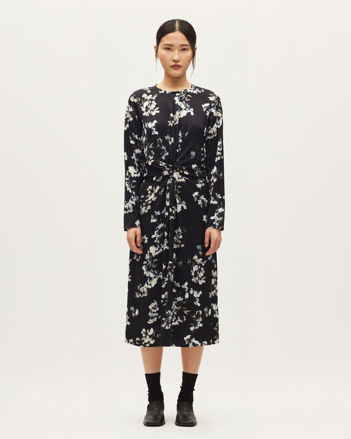 Robe midi satinée - K091 LEAVES BLACK - 1